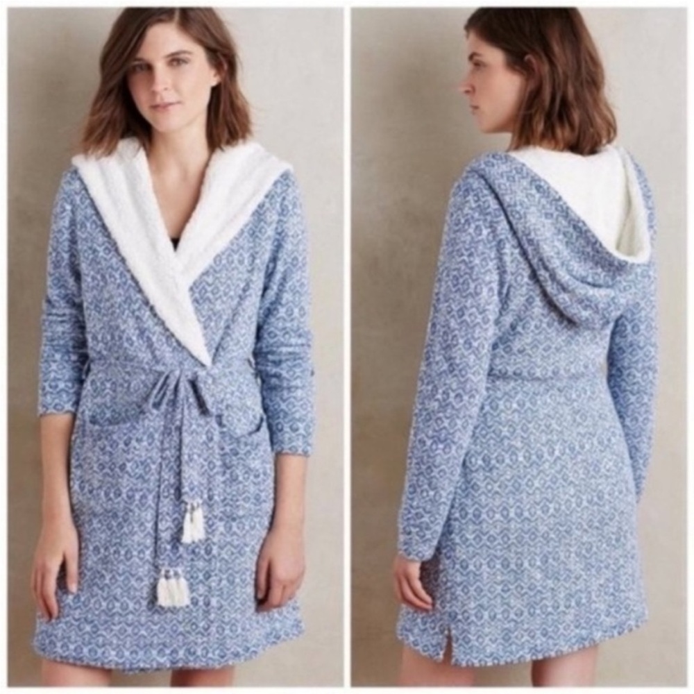 Robe - Picture 2 of 2